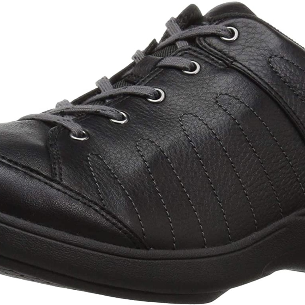 NEW: Aravon CH3630 Revsavor Women Black SZ 6.5-B, no box